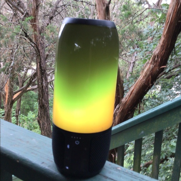 JBL PULSE 3//medium use//no busted speakers// - Picture 2 of 8